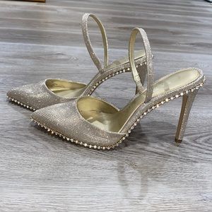 Gianni Bini- silver/ gold sling back heels